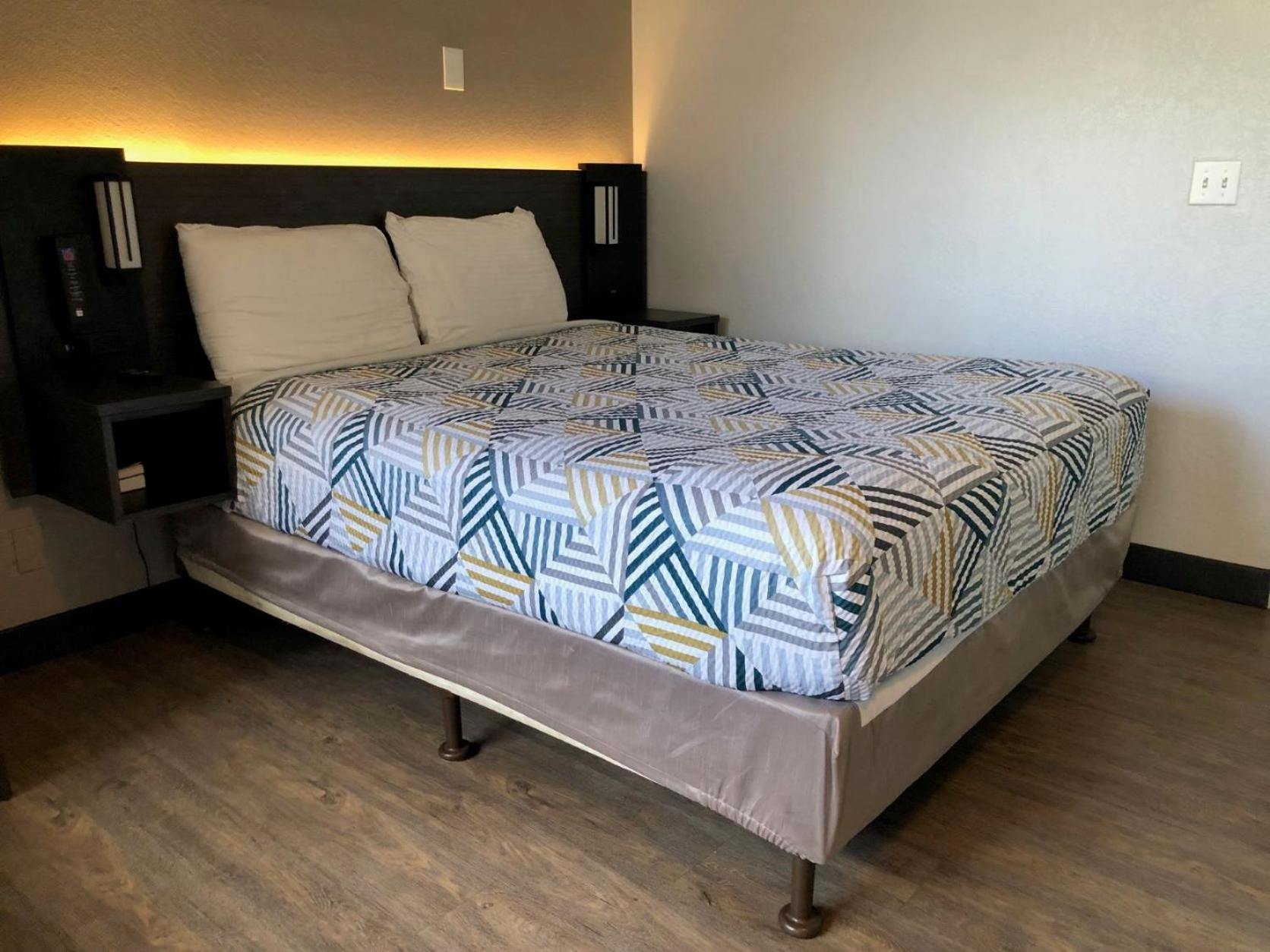 1 Queen Bed - Mobility Accessible Tub Nsmk