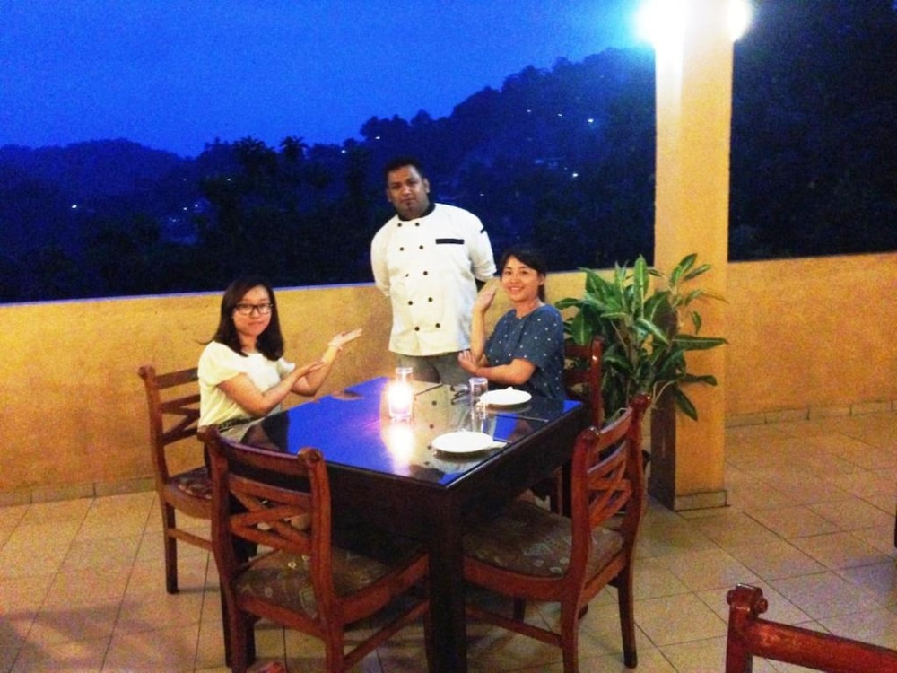 Kandy View Hotel 53/56