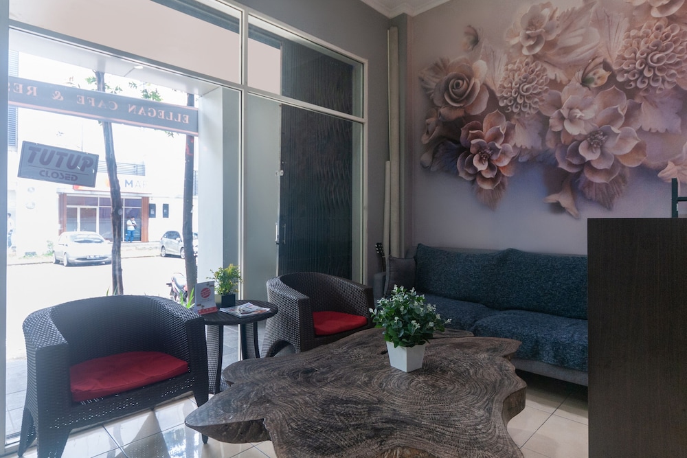 OYO 3216 Ellegan Residence 10/16