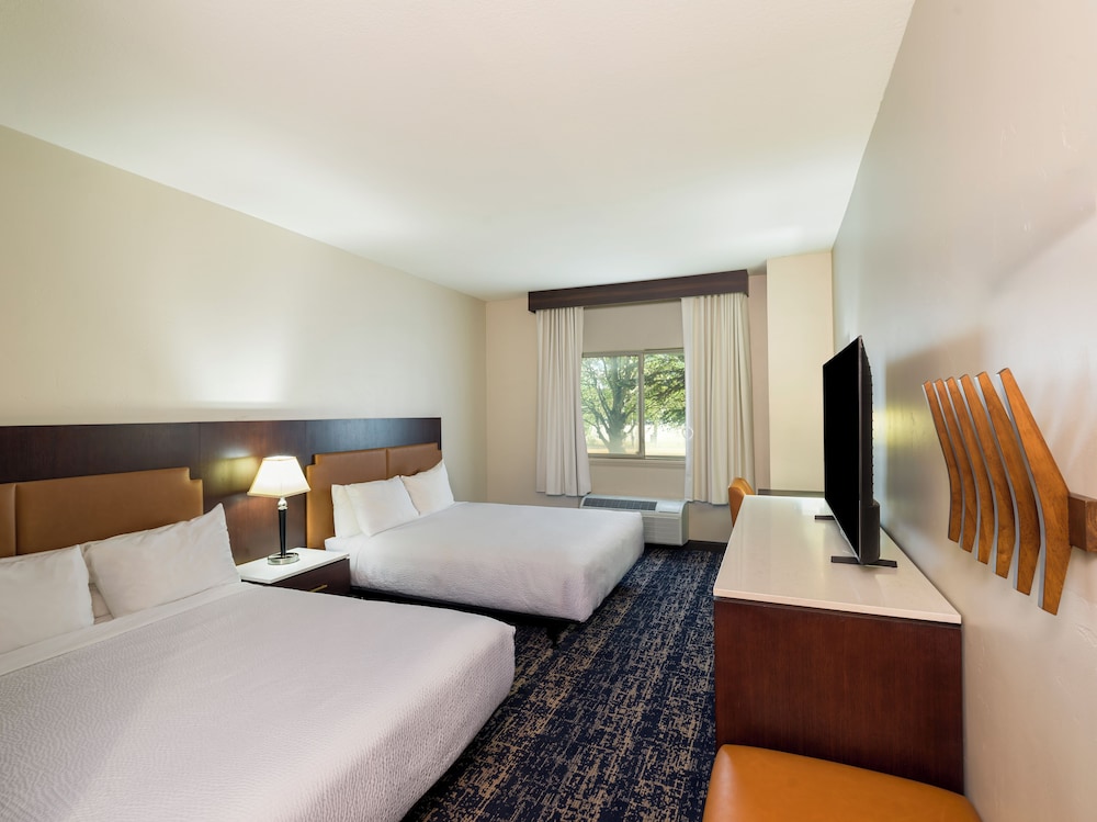 Gray Wolf Inn And Suites 24/67