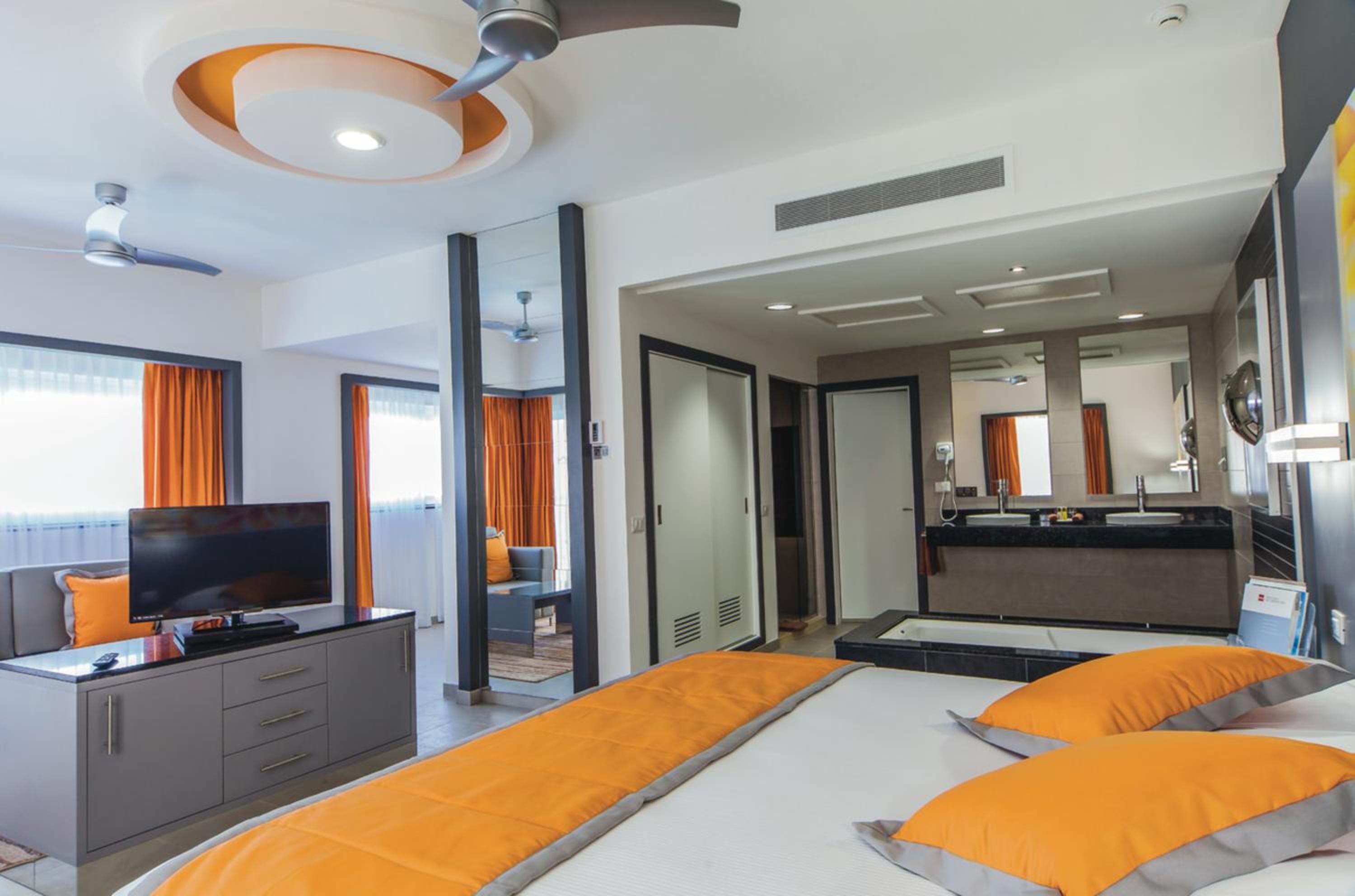 جناح بسرير كوين بإطلالة على البحر، Riu Cancun - Adults Only - All Inclusive 2/2
