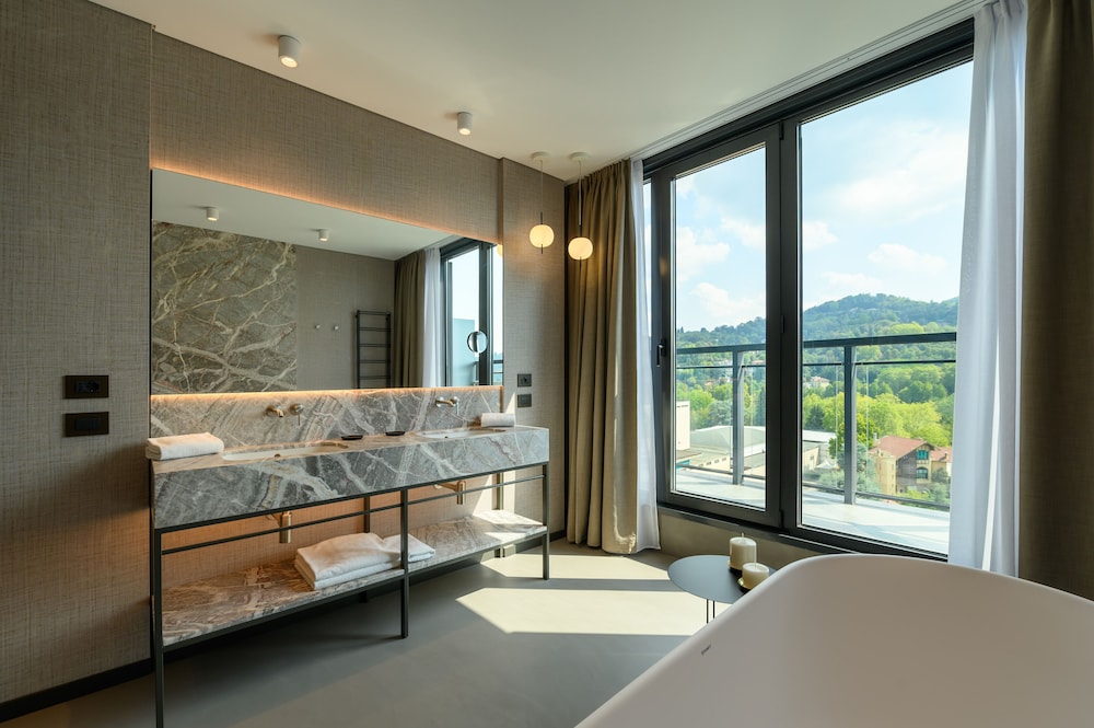 Duparc Contemporary Suites 68/73