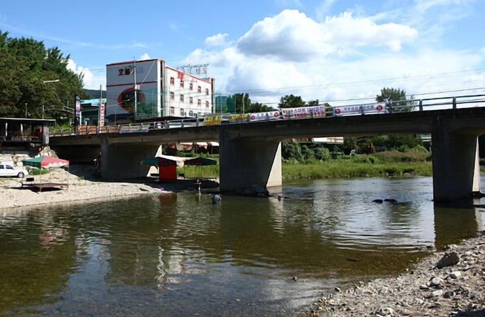 Traum Hotel &amp; Condo 51/55