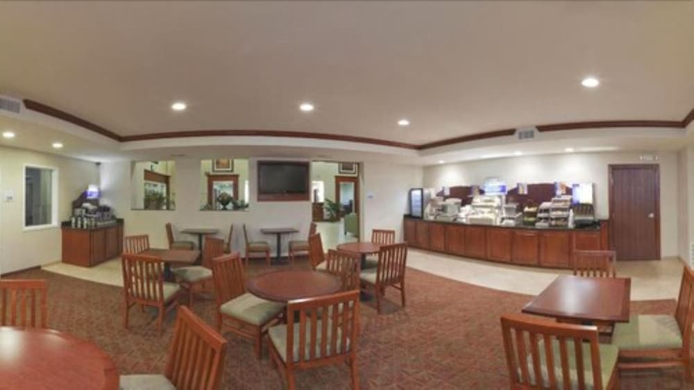 Holiday Inn Express Hotel Suites San Dimas 46/54