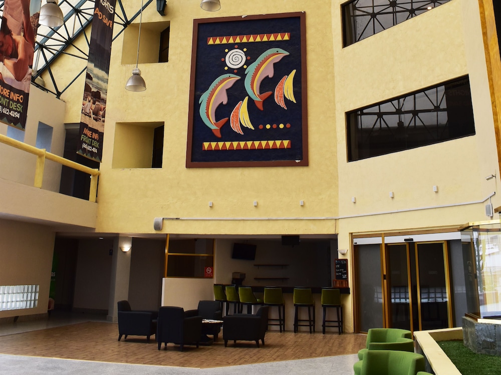 Corona Plaza Hotel 6/70