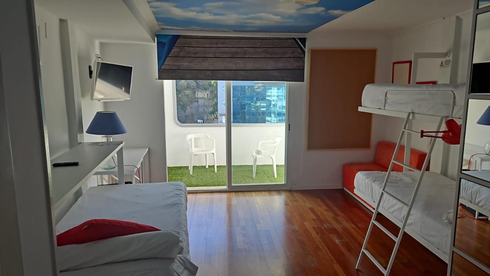 غرفة ثلاثية بشرفة، Nayade hotel 4/7