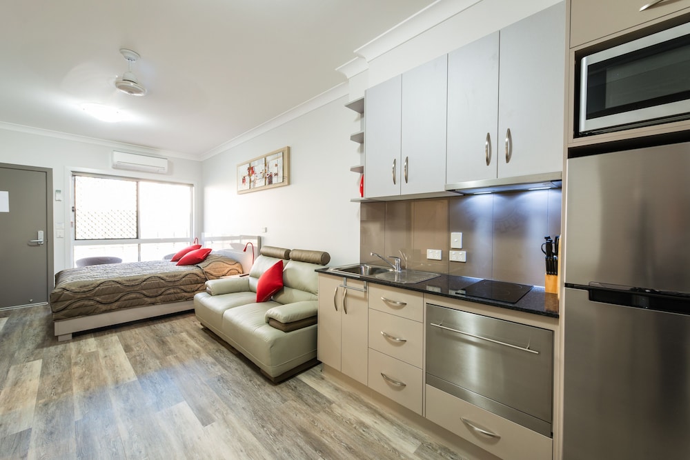 Athena Motel Apartments 3/46