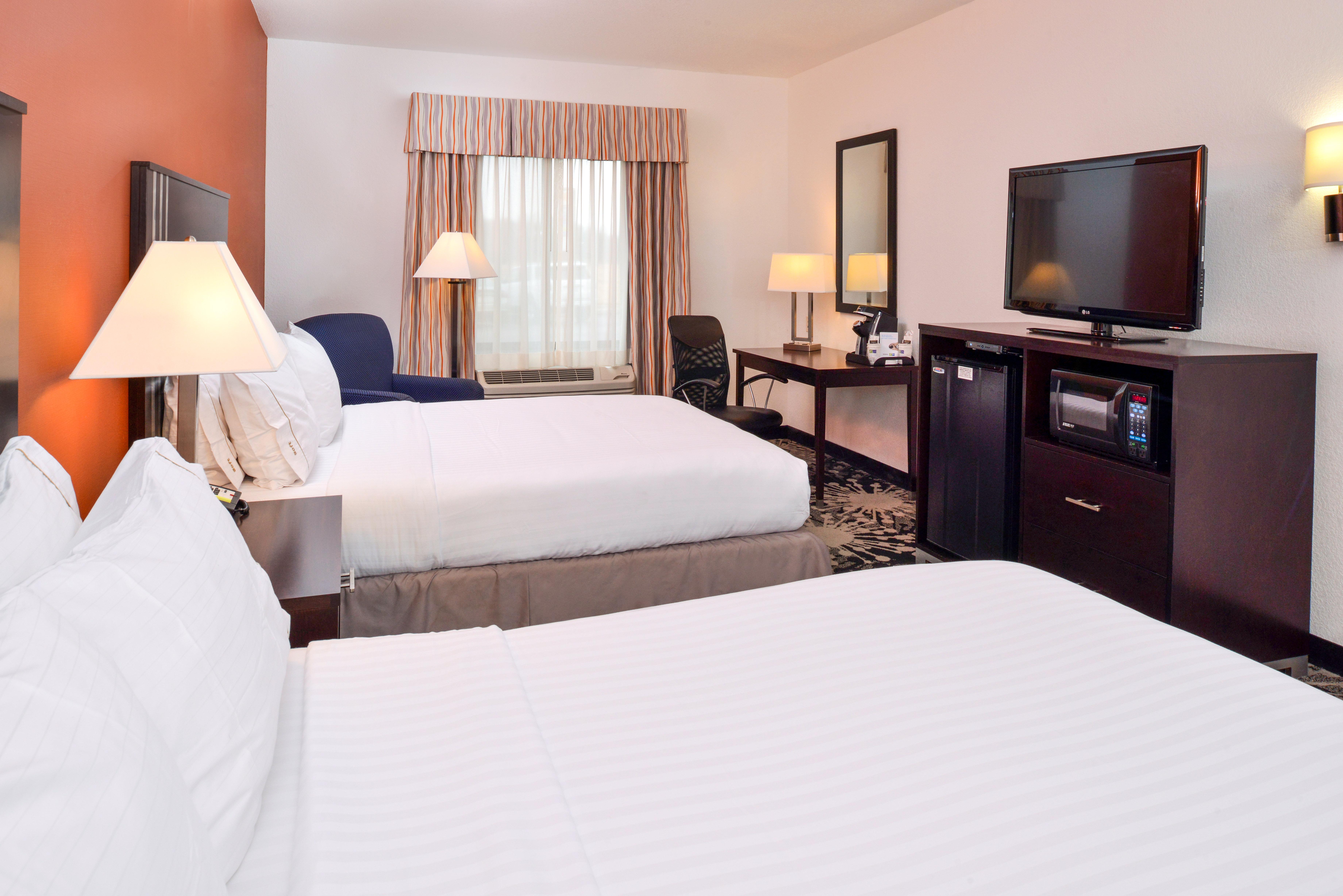 Standard, 2 Queen Beds, Holiday Inn Express Hotel And Suites Greenfield 4/9