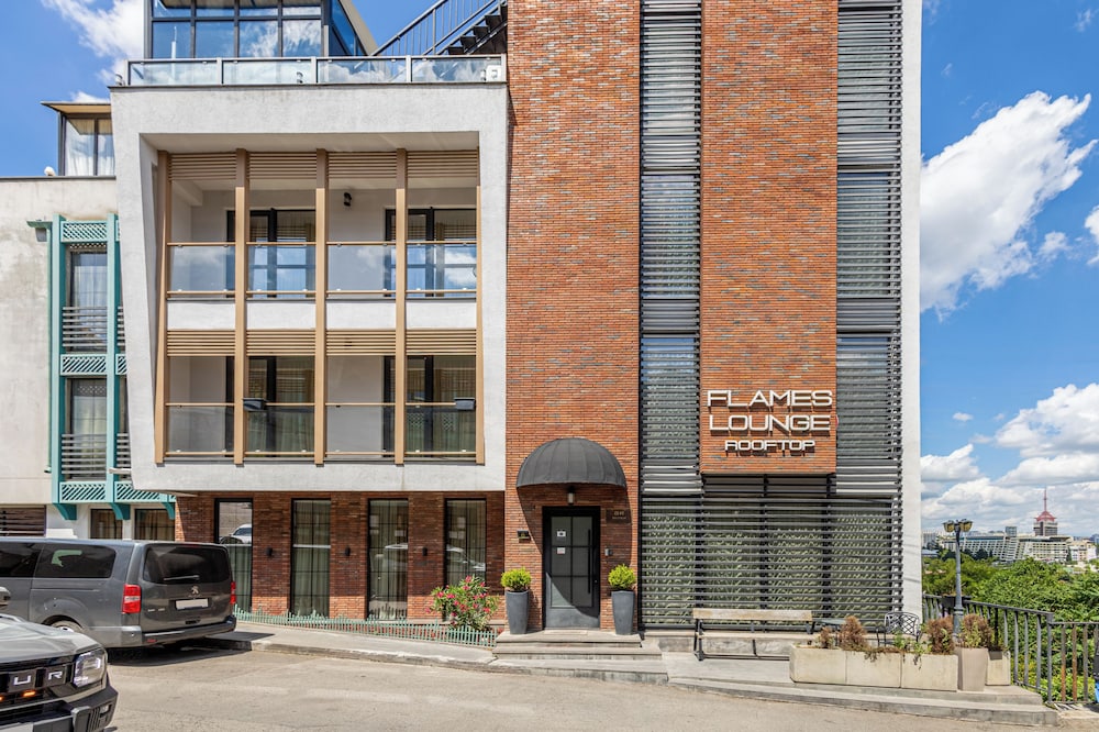 Brooch Boutique Hotel 7/63