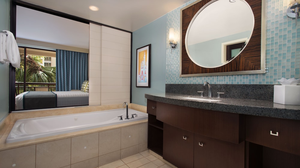 Bay Lake Tower at Disneys Contemporary Resort 38/39
