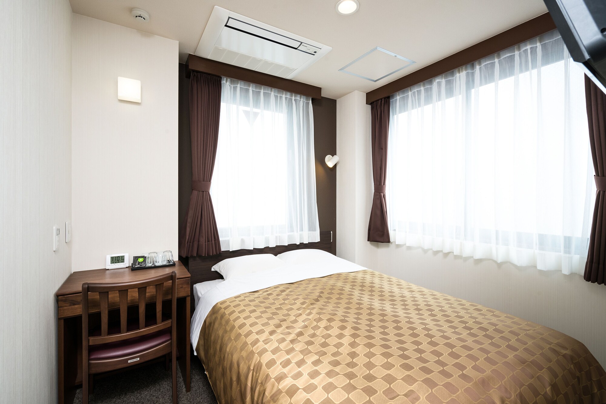 ROOM, DOUBLE BED