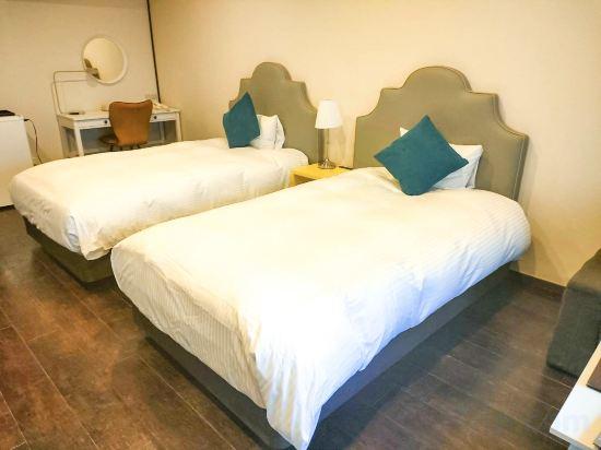 Comfort, Twin Beds