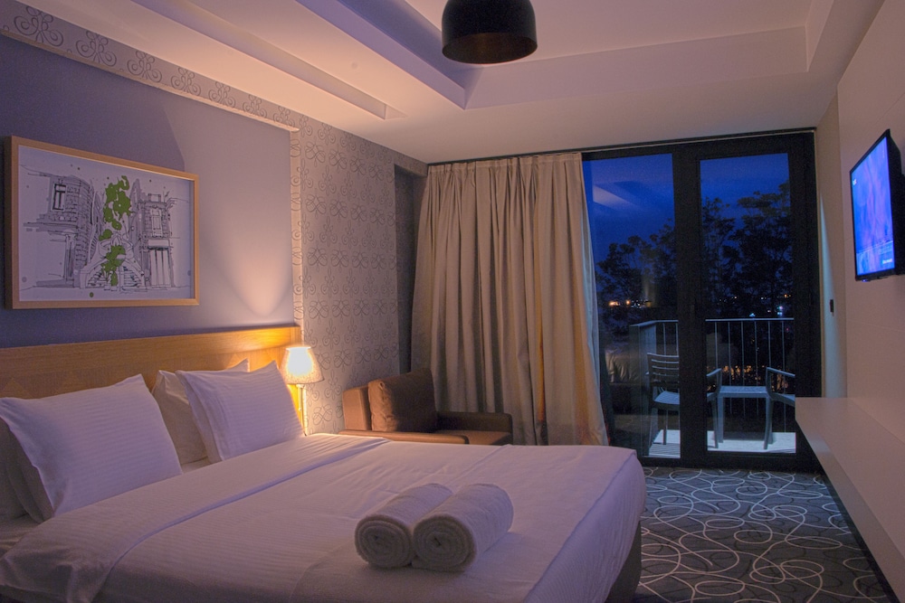 Four G Hotel 10/50