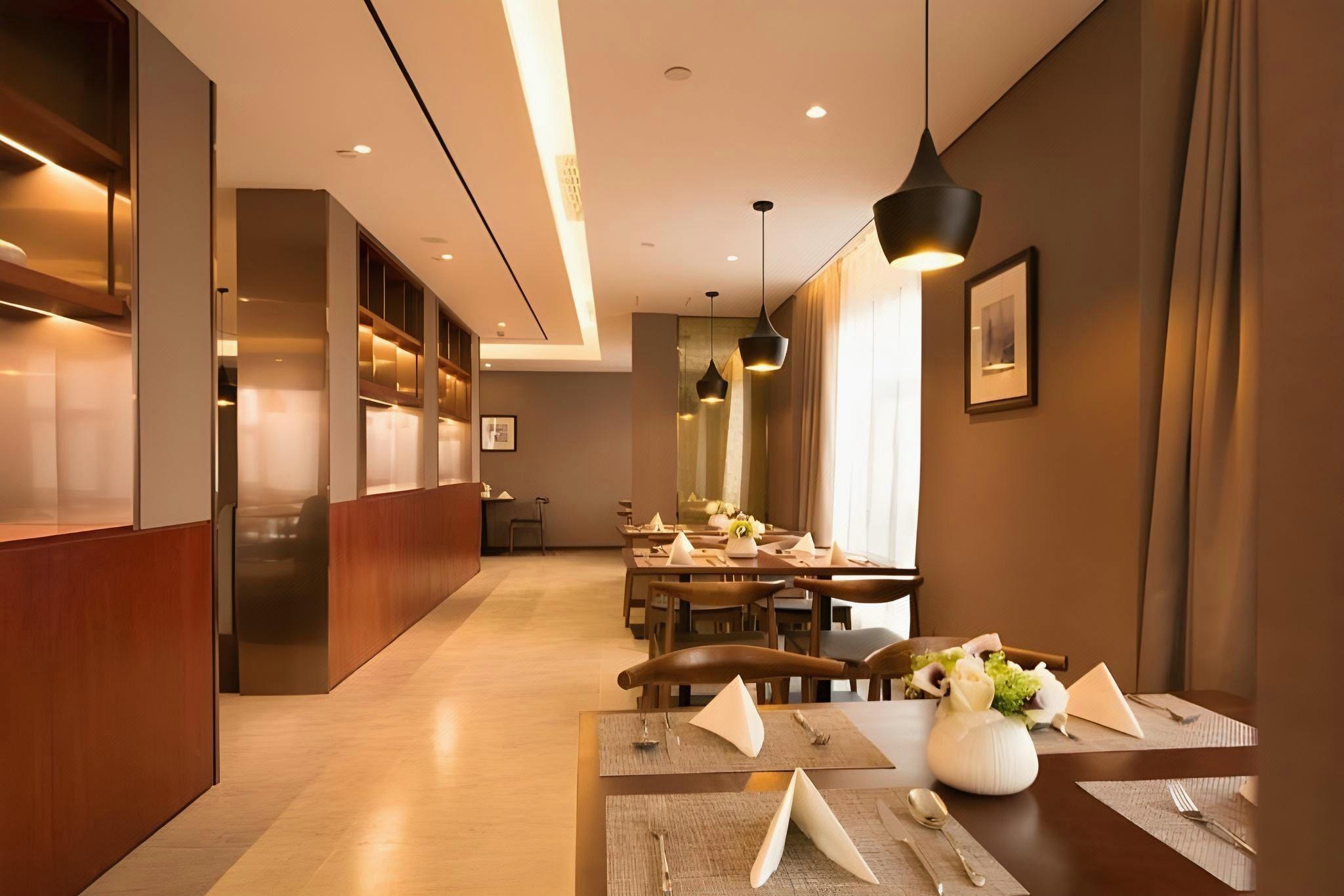 Yitel Hotel (Shanghai New International Expo Center Fangdian Road Metro Station) 17/19