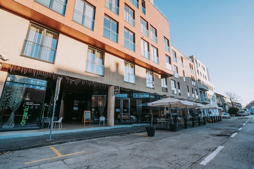 Slisko Hotel 60/66
