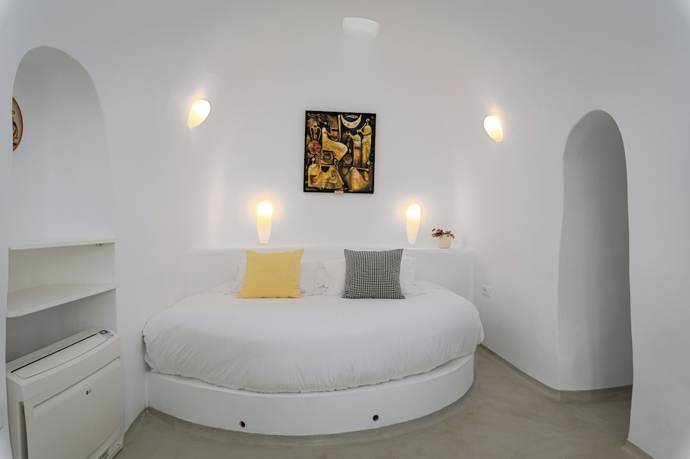 Trieris Villas And Suites 8/50