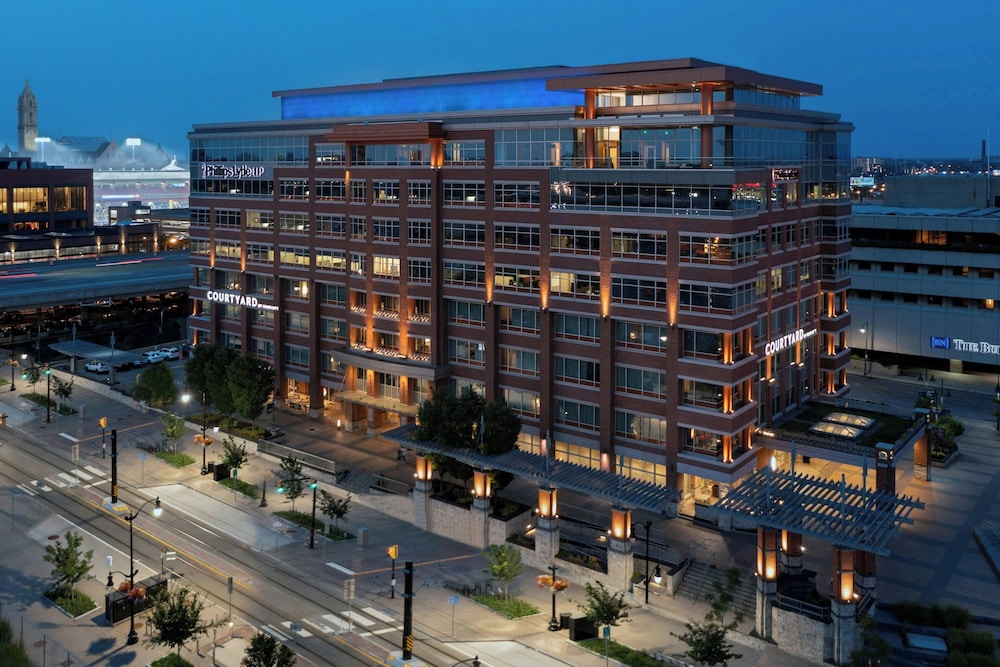 Courtyard Buffalo Downtown / Canalside 1/65