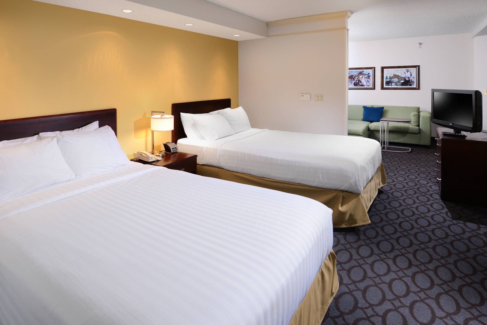Suite, 2 Queen Beds, Trundle Bed
