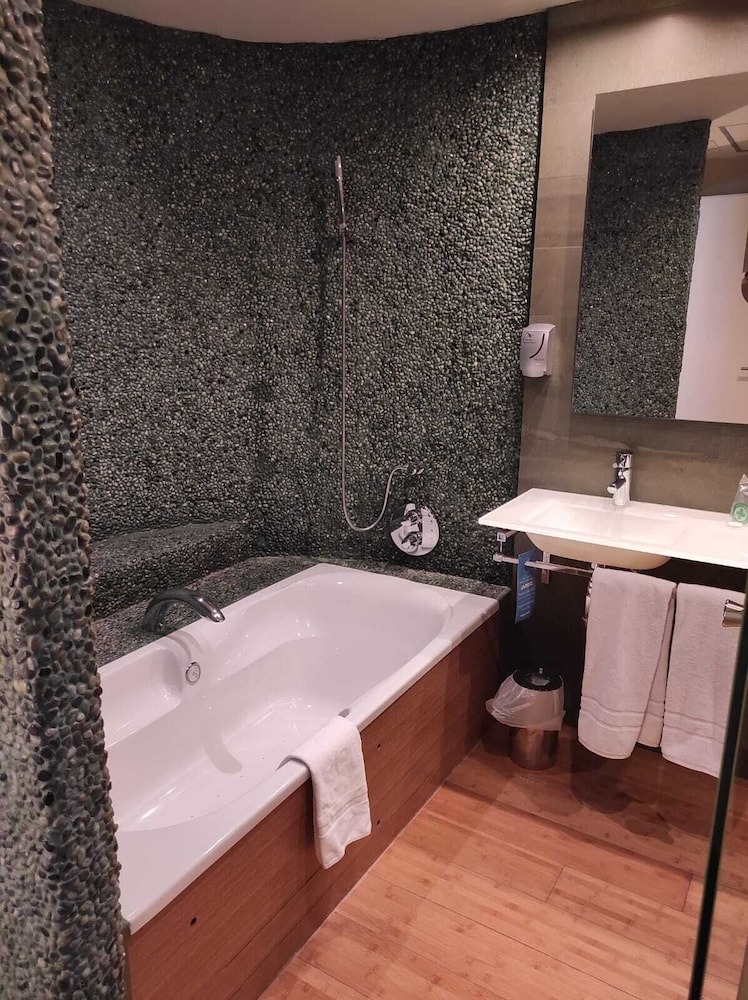 Ch Cabo de Gato Ex Valhalla Hotel and Spa 42/42