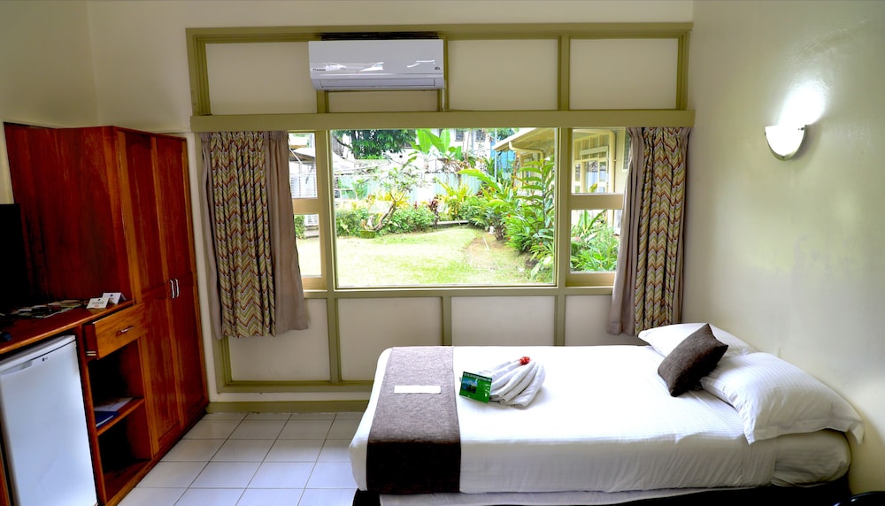 Huon Gulf Hotel and Apartments 32/49