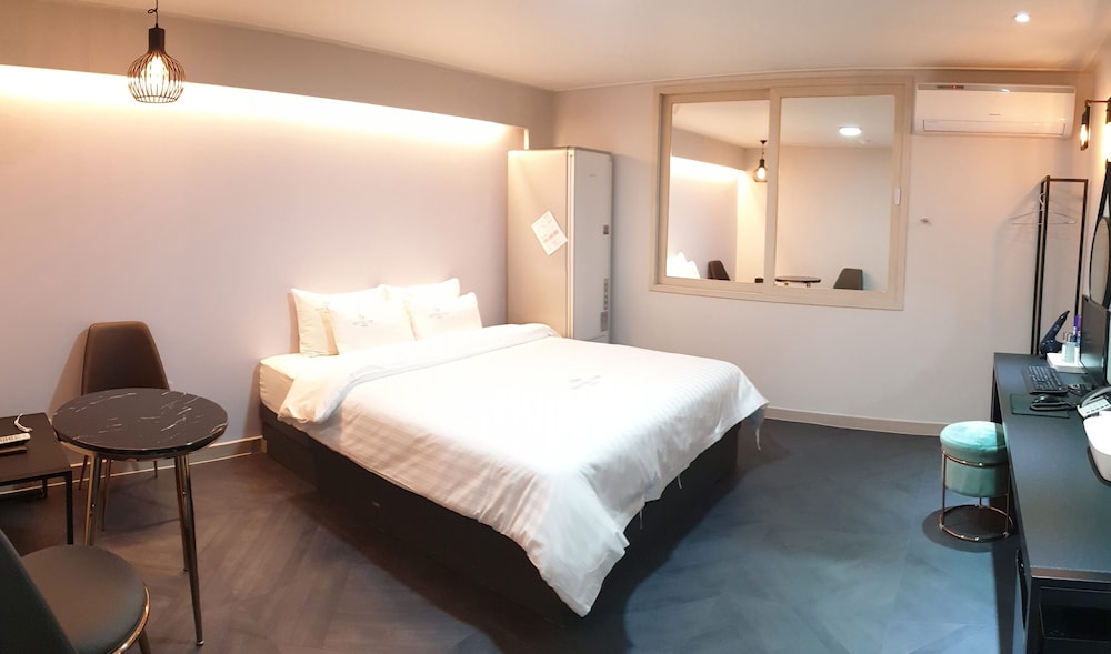 Vip Hotel Mok-Po 25/59