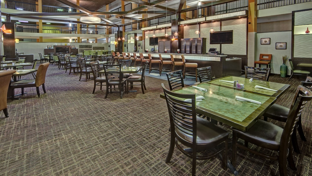 Clarion Hotel & Suites Conference Center Memphis Airport 16/31