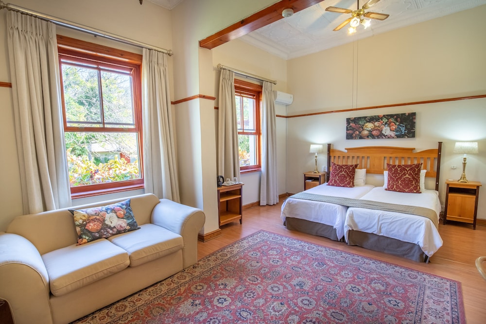 Montagu Country Hotel 36/89