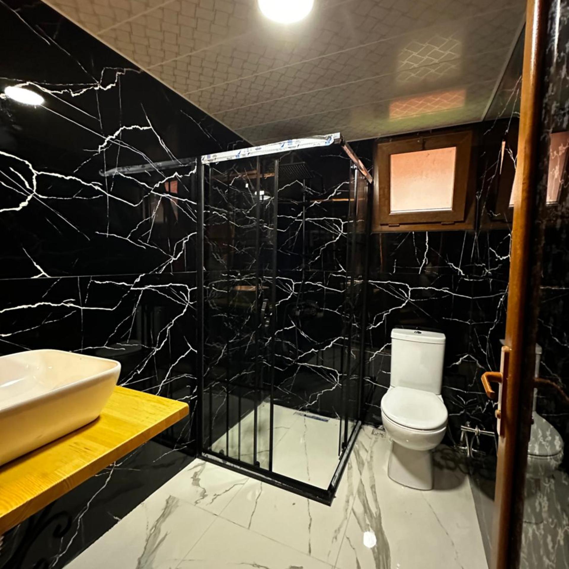 2 Bedrooms, Chalet