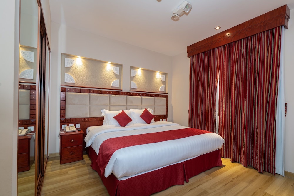Al Liwan Suites Rawdat Al Khail 20/45