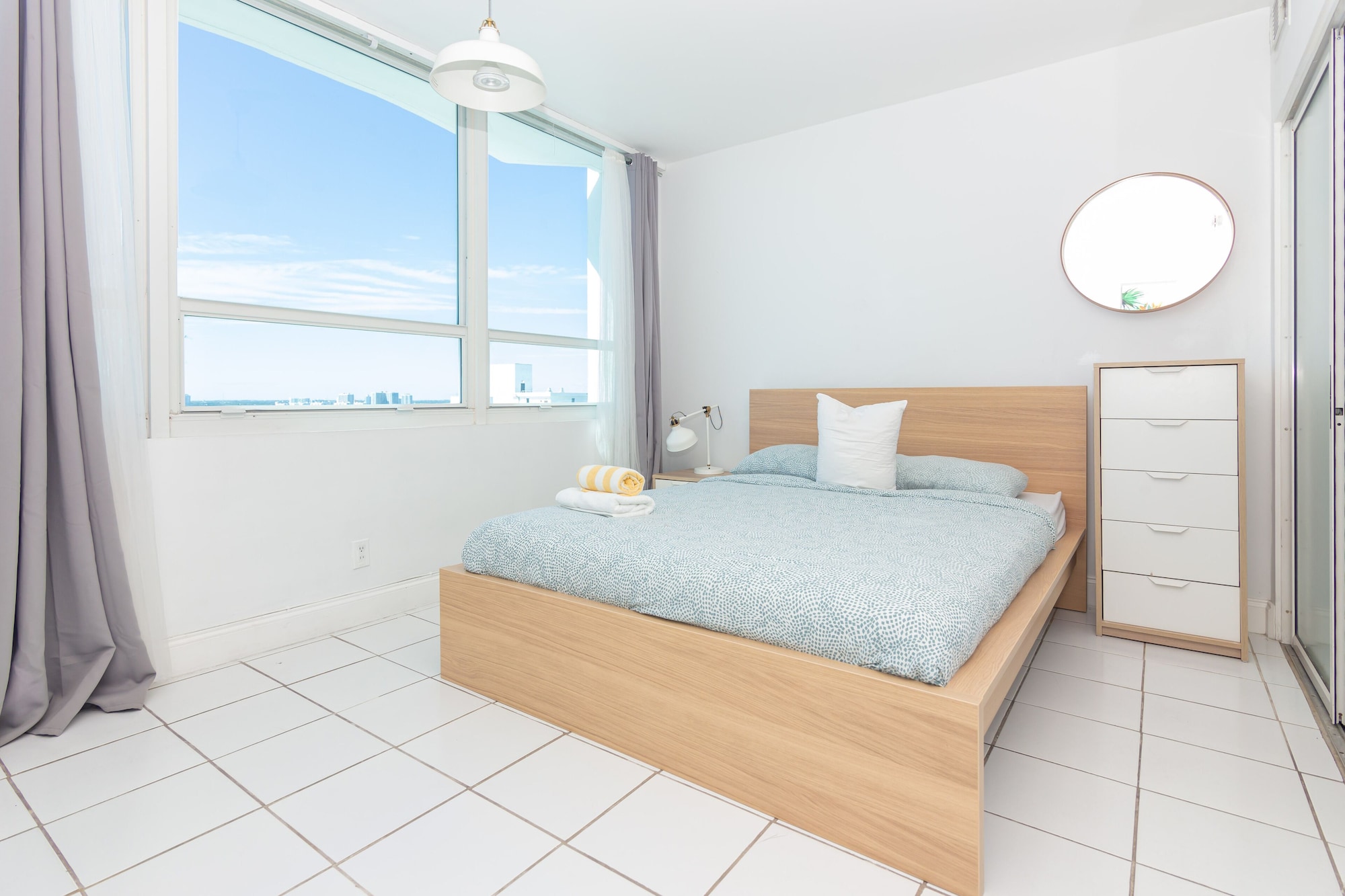 Premier, Studio, Suite