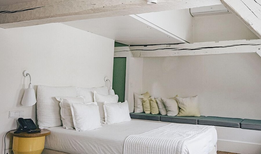 DUPLEX, SUITE