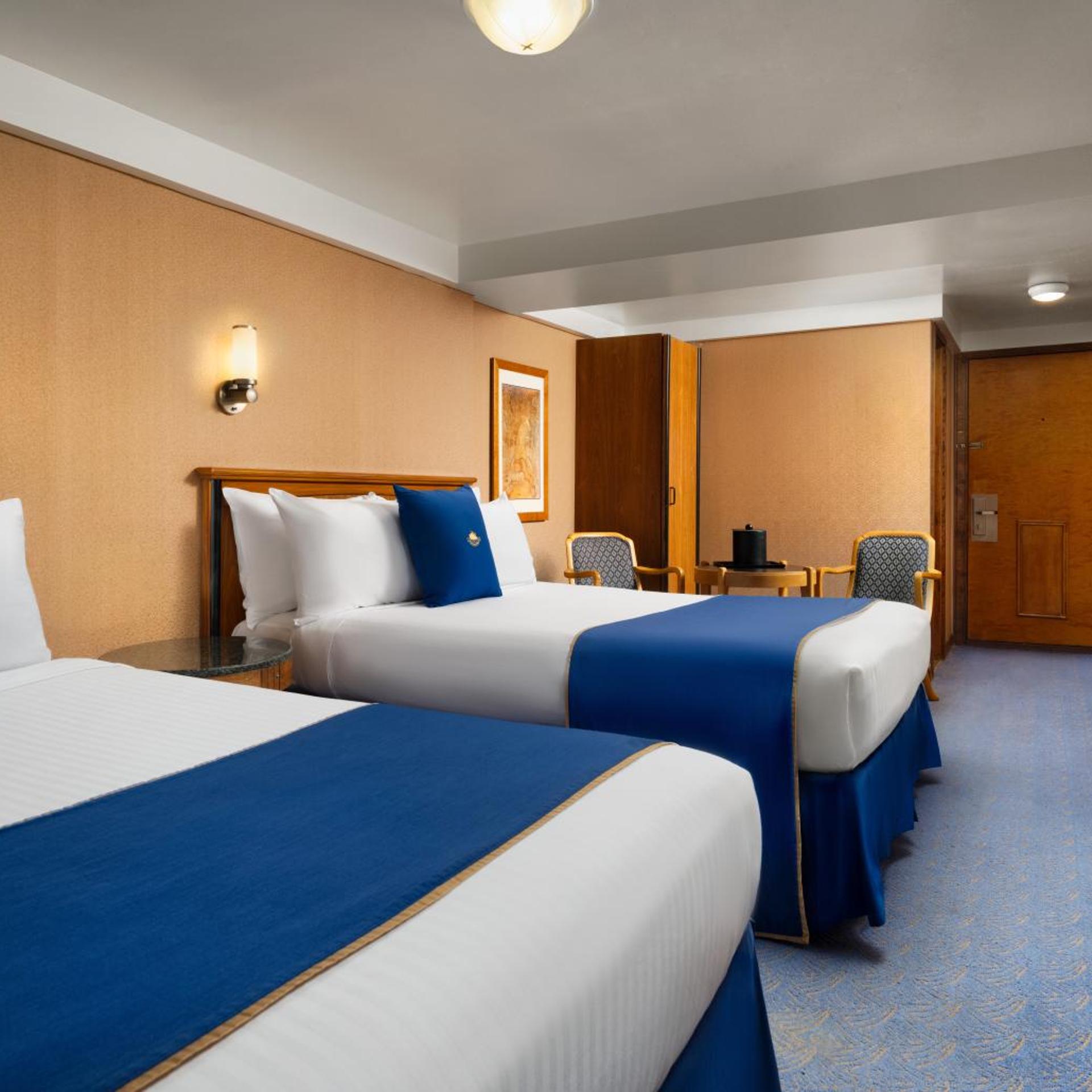 STATEROOM, 2 QUEEN BEDS