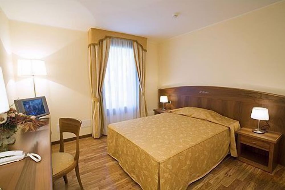 Deluxe, Queen Bed