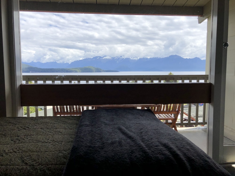 MANAPOURI LAKEVIEW MOTOR INN 3/69