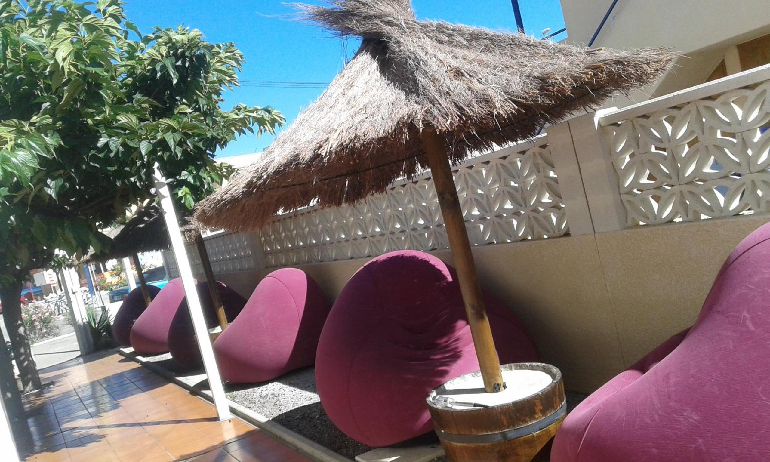 Hotel De La Mer 48/66