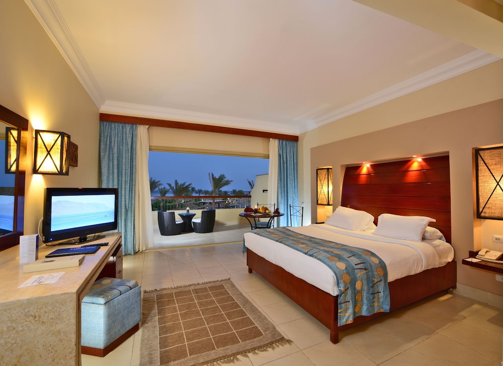 Coral Sea Holiday Resort And Aqua Park 17/77