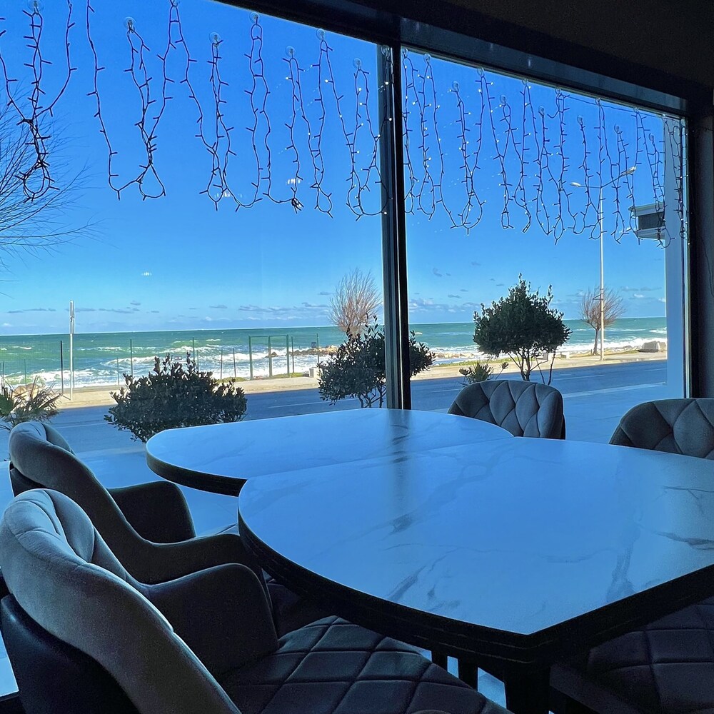 MQ Hotel Suites 34/60