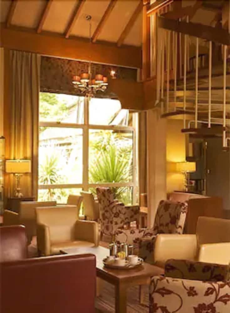 Marwell Hotel 38/60