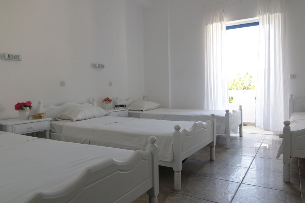 Armadoros Hotel / Ios Backpackers 5/47