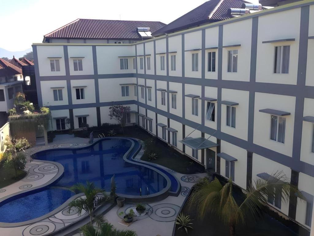 HOTEL PURI INDAH & CONVENTION 3/99