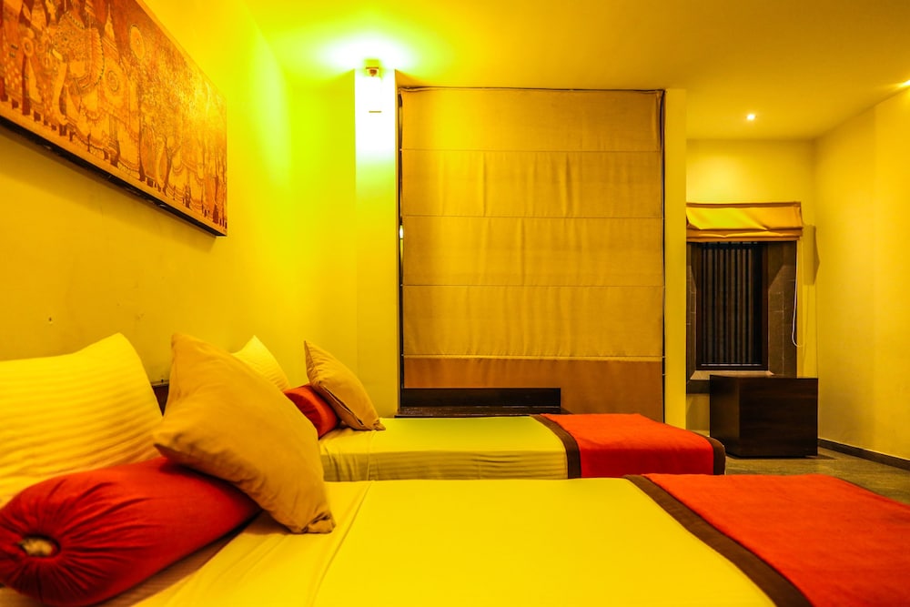 Oak Ray City Hotel 65/82