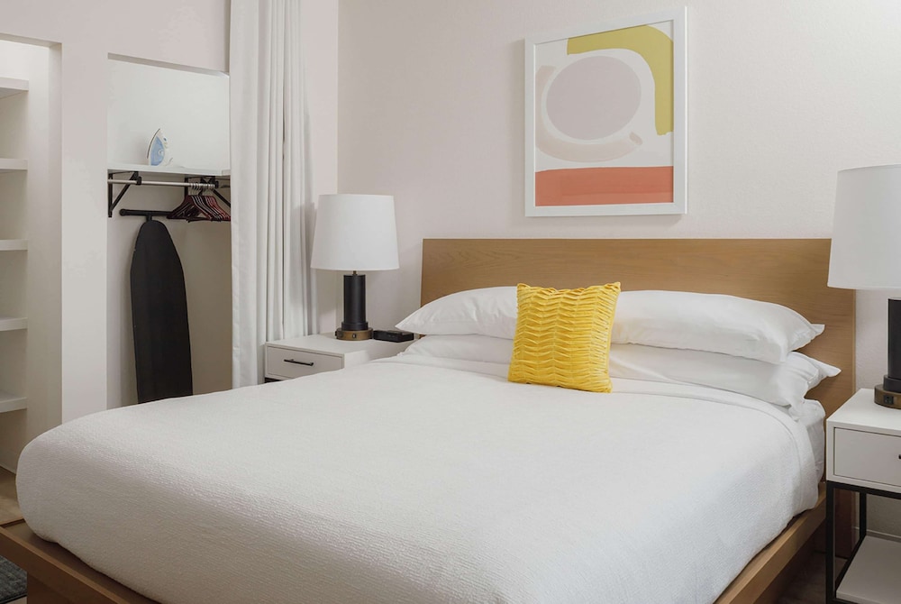 2 BEDROOMS, SUITE