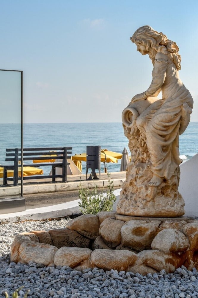 Yria Beach Hotel 51/61