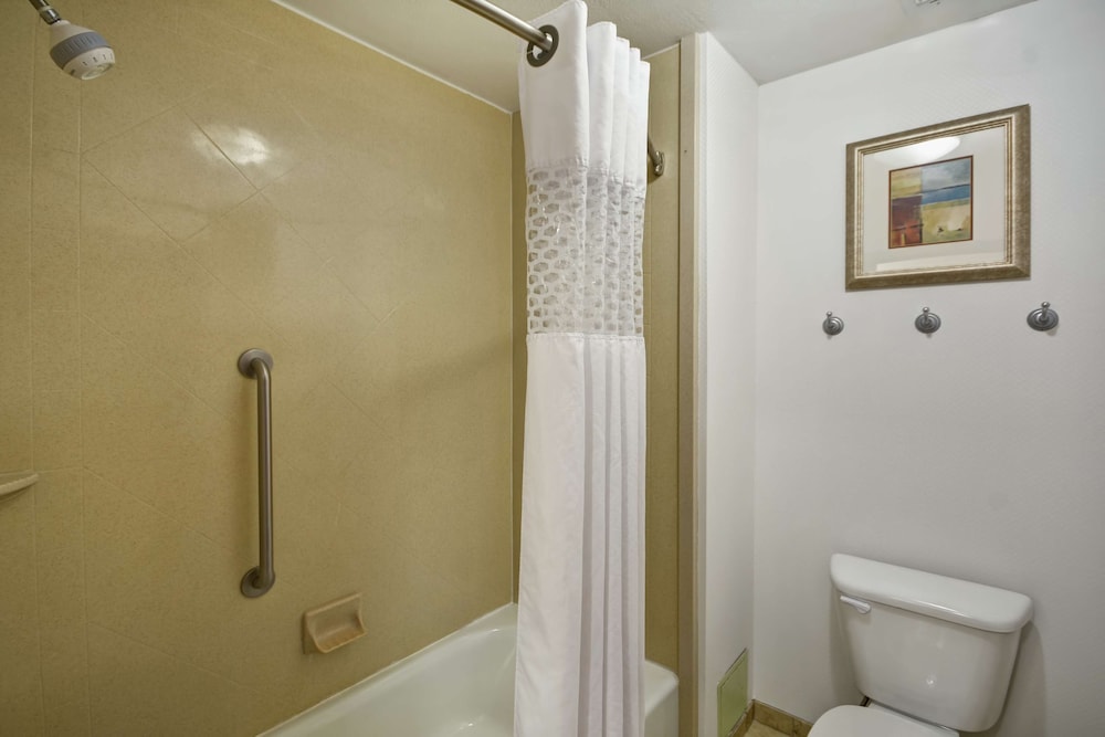 Hampton Inn and Suites Corpus Christi I-37 Navigation Blvd 16/48