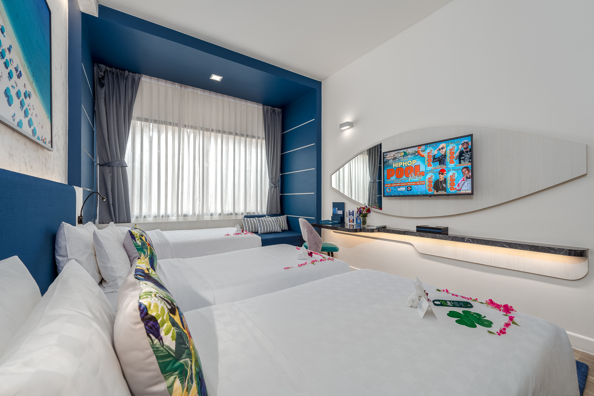 Superior, Triple, Sofa, Hotel Clover Patong Phuket 3/4