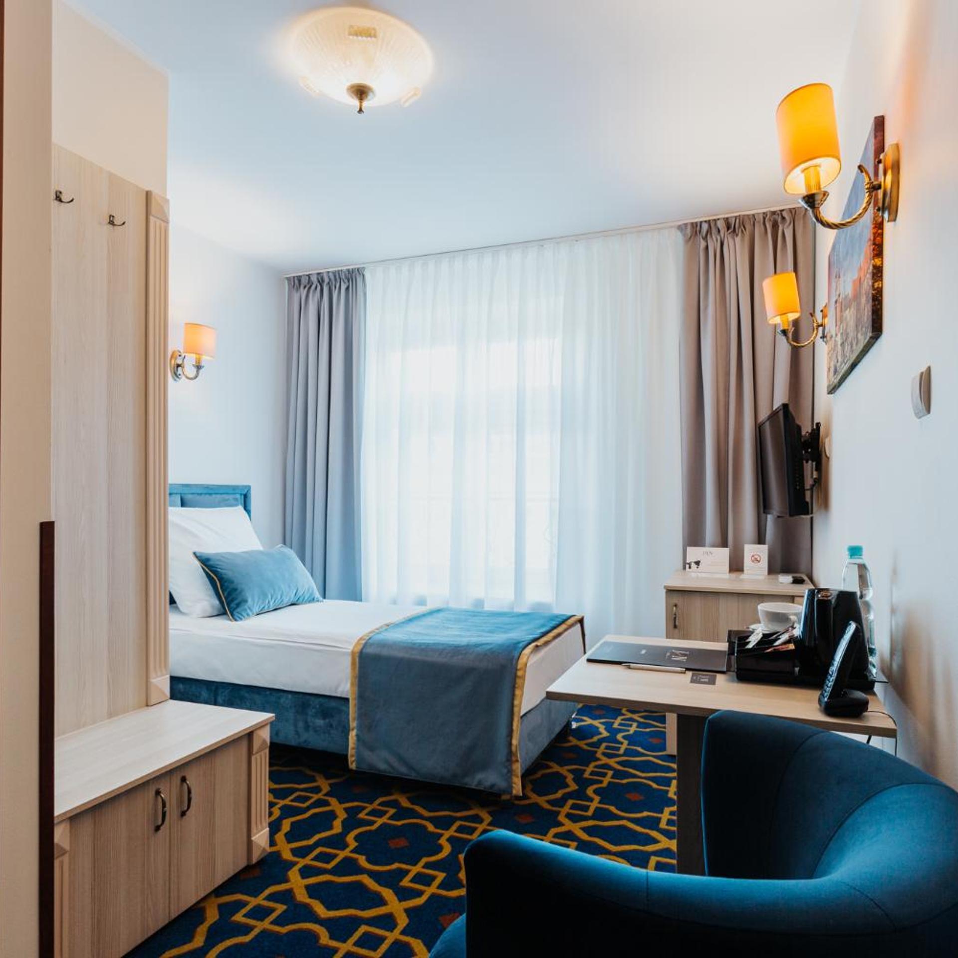 ROOM, SINGLE