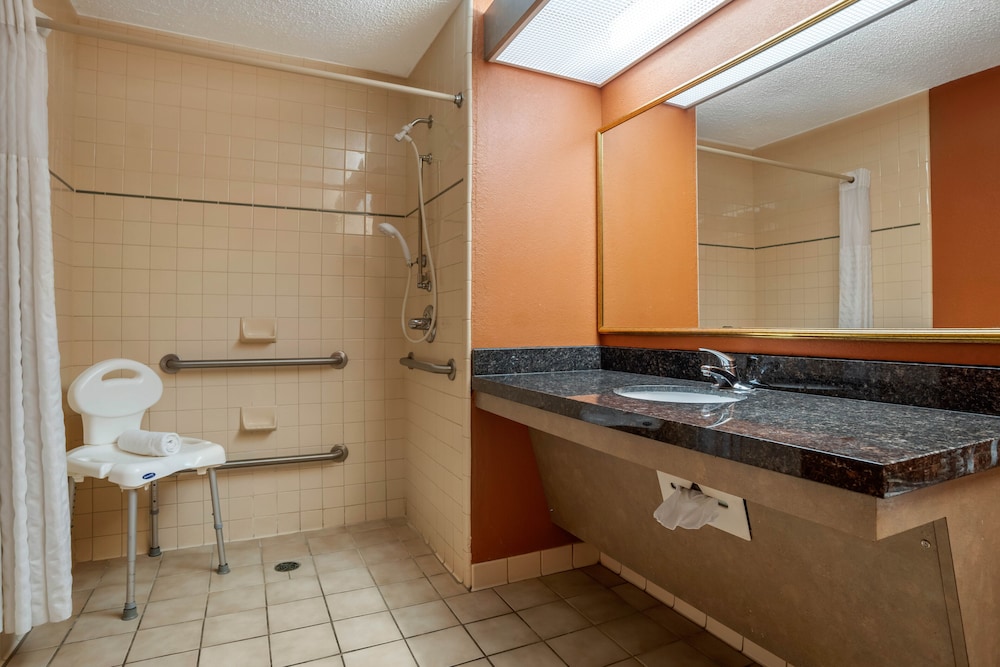 Econo Lodge Inn & Suites Foley-North Gulf Shores 20/40