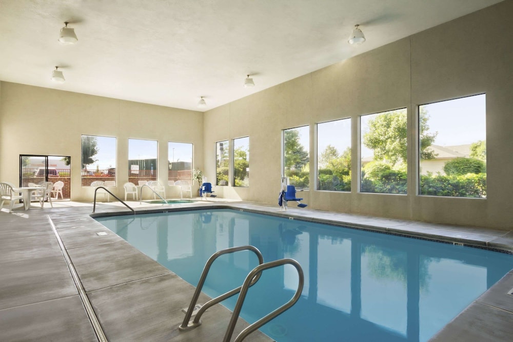 Super 8 By Wyndham Kennewick 12/21