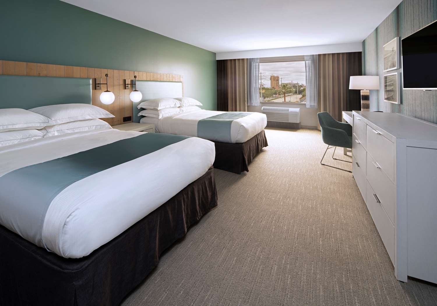 Disney, 2 Queen Beds, Park and Pool View