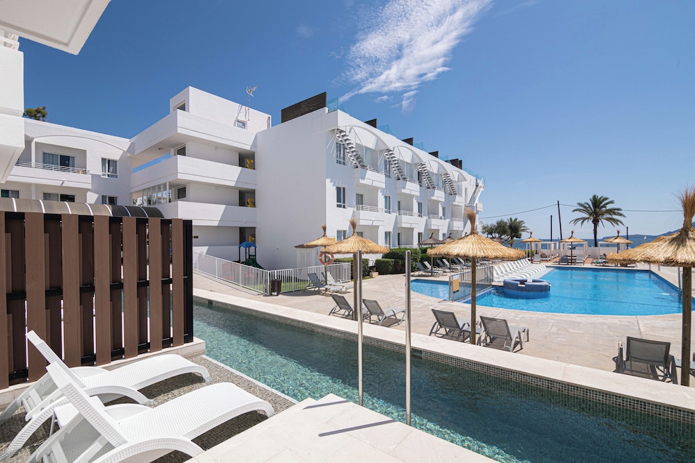 Cabot Hobby Club Apartments 48/63